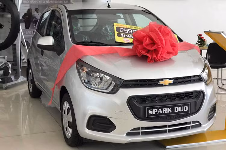 Số phận của Chevrolet được định đoạt bởi GM - Công ty mẹ với kế hoạch "tái cấu trúc" công ty đã dần thu hẹp thị trường. Năm 2018, GM Việt Nam chuyển nhượng lại toàn bộ nhà máy lắp ráp, chuyển giao hệ thống phân phối xe cho VinFast.
