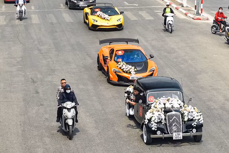 Dan xe ruoc dau gan 500 ty cua con trai tiem vang khung Ha Noi