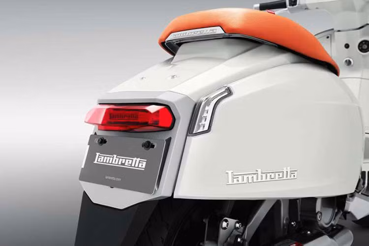 Cụ thể hơn, Lambretta G350 Special sẽ mang phong cách thiên về tân cổ điển, mẫu X300 lại được thiết kế trẻ trung và năng động hơn.