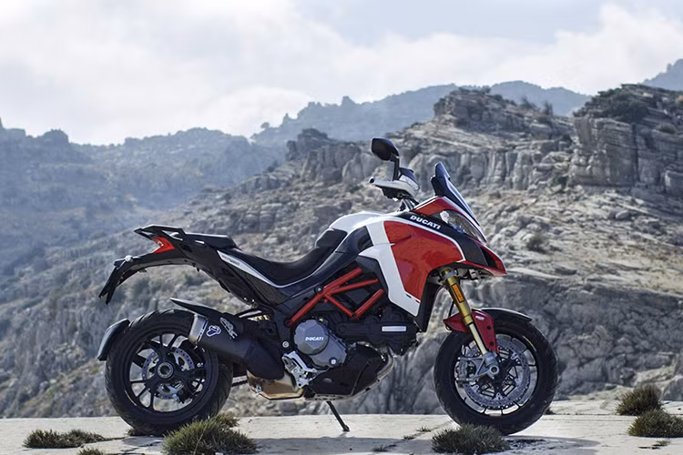 Triển lãm EICMA 2017 sắp diễn ra vào tuần này được xem là một trong những sự kiện quan trọng đối với hãng xe môtô Ducati. Tại triển lãm lần này, nhãn hiệu môtô nổi tiếng của Ý sẽ mang 5 mẫu môtô hoàn toàn mới, trong số đó đáng chú ý là Ducati Multistrada 1260 mới.
