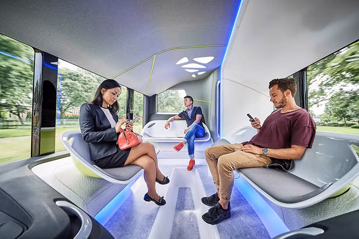 CityPilot hiện bao gồm các hệ thống hỗ trợ, mà đã được sử dụng trên một số mẫu xe khách cao cấp của Mercedes-Benz, cũng như các hệ thống bổ sung từ Daimler Trucks được phát triển cao hơn cho giao thông đô thị. Các trang thiết bị quan trọng như radar tầm xa và tầm gần, một số lượng lớn các camera và hệ thống định vị dẫn đường điều khiển vệ tinh. 