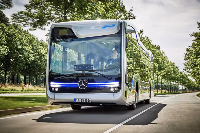 Bước đi đầu tiên để tiến tới hoàn thiện loại xe bus vận hành hoàn toàn tự động trong giao thông đô thị chính là các tuyến BRT với các làn đường riêng biệt sẽ được lập lên dành riêng cho xe. có thể ghi nhận được đâu là con đường thích hợp cho lái tự động và báo cho người lái biết. Sau đó, việc của người lái xe buýt là nhấn một nút và chức năng lái tự động “CityPilot” được kích hoạt.
