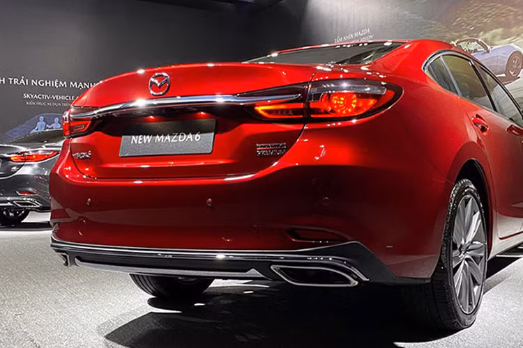Mặc dù lượng xe Mazda6 tại Việt Nam bán ra chỉ đạt 75 chiếc, nhích nhẹ 1,4% theo tháng. Kết quả này đồng thời cũng giúp mẫu sedan nhà Mazda mở rộng thị phần từ 38,7% trong tháng 10 lên 52,1%.