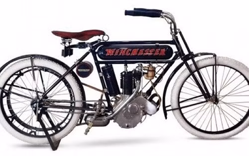 1910 Winchester 6 HP (580.000 USD, tương đương 13,1 tỷ đồng): Chỉ có 200 chiếc Winchester 6HP được sản xuất bởi Công ty Edwin F. Merry giữa năm 1909 và năm 1911. Chiếc xe được bán đấu giá vào năm 2013 này là một trong hai chiếc xe vẫn còn tồn tại đến ngày nay. Động cơ xi lanh đơn cho sức mạnh 6 mã lực, như bạn có thể đoán ra từ cái tên của nó.