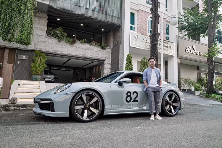 Chồng của Đàm Thu Trang có ý định sẽ mang xe thể thao giới hạn Porsche 911 Sport Classic 2023 lăn bánh 100.000 km, trong đó, anh đã đăng ký tham dự hành trình phượt hơn 35.000 km từ Sài Gòn đi Đức, sẽ diễn ra vào năm sau với chiếc Porsche 911 Sport Classic 2023 này. 