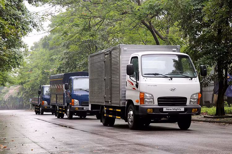 Giá xe Hyundai New Mighty N250 được phân phối trên hệ thống Đại lý ủy quyền toàn quốc của HTCV với mức bán đã bao gồm VAT) cụ thể như sau: Hyundai New Mighty N250 giá 480 triệu đồng; Hyundai New Mighty N250SL: 525 triệu đồng.