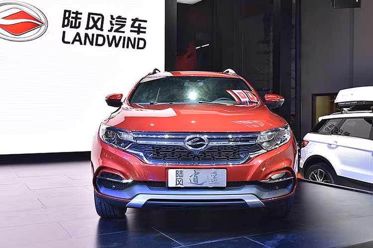 Xiaoyao không phải là mẫu xe duy nhất của Landwind "vay mượn" thiết kế của các mẫu xe châu Âu. Trước đó, Landwind cũng đã tung ra mẫu X7 với vẻ ngoài giống hệt mẫu SUV hạng sang Land Rover Range Rover Evoque. Trong tháng 3/2019, Landwind đã bị buộc phải dừng sẩn xuất và kinh doanh mẫu X7 do bị Jaguar Land Rover đâm đơn kiện lên tòa án tối cao của Trung Quốc.