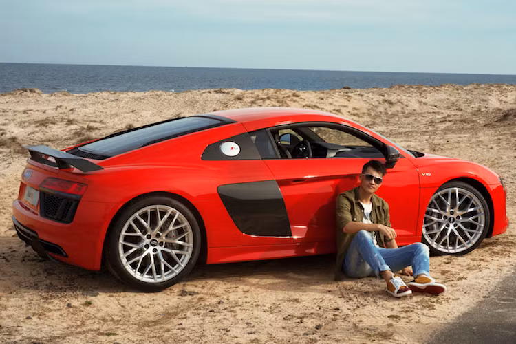 Với việc đạt được tổng số 4 giải thưởng, Audi R8 trở thành mẫu xe thành công nhất trong lịch sử hệ thống giải World Car Awards. Trước đó, phiên bản R8 tiền nhiệm đã mang về 2 giải „World Performance Car award“ và giải „World Car Design of the Year award“.