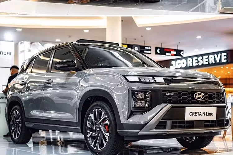 Tại thị trường Indonesia, mức giá xe Hyundai Creta 2025 có 5 phiên bản bán dao động từ 299,7-426,94 triệu Rupiah (khoảng 473-674 triệu đồng). Trong khi đó, Hyundai Creta N Line 2025 có 2 phiên bản và giá bán từ 460,5-507,28 triệu Rupiah (727-801 triệu đồng). Sau Indonesia, Hyundai Creta mới dự kiến sẽ tiếp tục ra mắt những thị trường Đông Nam Á khác như Việt Nam.