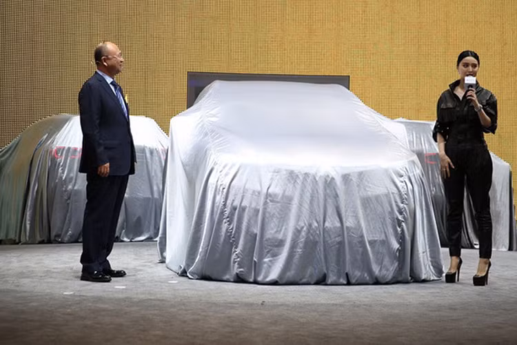 Thương hiệu Renault gây bất ngờ cho khách tham quan khi mời nữ diễn viên hàng đầu Trung Quốc Phạm Băng Băng làm MC giới thiệu mẫu xe crossover Renault Kadjar mới tại triển lãm ôtô Quảng Châu 2015.