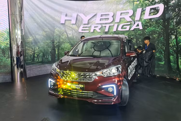 Can canh Suzuki Ertiga hybrid 2023, xe hybrid re nhat tai Viet Nam