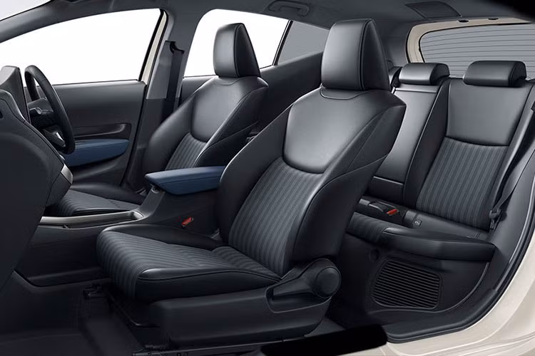 Lần đầu tiên, Toyota Prius c 2021 còn có tính năng hỗ trợ đỗ xe và phanh khẩn cấp tự động ở vận tốc thấp, có khả năng phát hiện cả vật thể ở hai bên sườn xe.