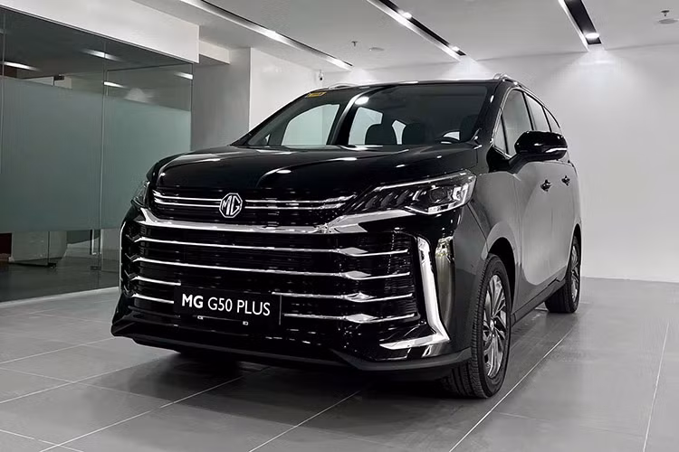 Mẫu xe MPV MG G50 2025 mới bán ra tại Việt Nam sẽ được nhập khẩu nguyên chiếc từ Trung Quốc. Đại lý cho biết xe sẽ bắt đầu được bàn giao cho khách hàng vào đầu tháng 12/2024 tới đây.