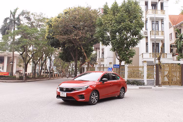 Honda City thế hệ mới được lắp ráp, phân phối chính hãng tại Việt Nam với ba phiên bản: RS, L, G với mức giá bán đề xuất của lần lượt cho 3 phiên bản là 599, 569 và 529 triệu đồng (đã bao gồm thuế GTGT). Mức giá này cao hơn một chút so với các đối thủ cùng phân khúc, nhưng mẫu xe này đã tạo được niềm tin trong một bộ phận lớn khách hàng nên vẫn thu hút được sự quan tâm và đánh giá cao tại thị trường Việt Nam.