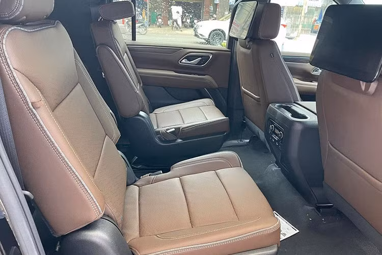 Về sức mạnh, xe trang bị động cơ V8 5.3L là loại tiêu chuẩn sản sinh công suất tối đa 355 mã lực. Động cơ V8 6,2 lít, 420 mã lực là tùy chọn cao cấp. Tuy nhiên, phiên bản về Việt Nam sử dụng động cơ turbo-diesel Duramax 3.0 lít mới nằm trong danh sách tùy chọn, cung cấp công suất ước tính 277 mã lực và mô-men xoắn 623 Nm. Bất kể động cơ nào, hộp số tự động 10 cấp đều là tiêu chuẩn. 