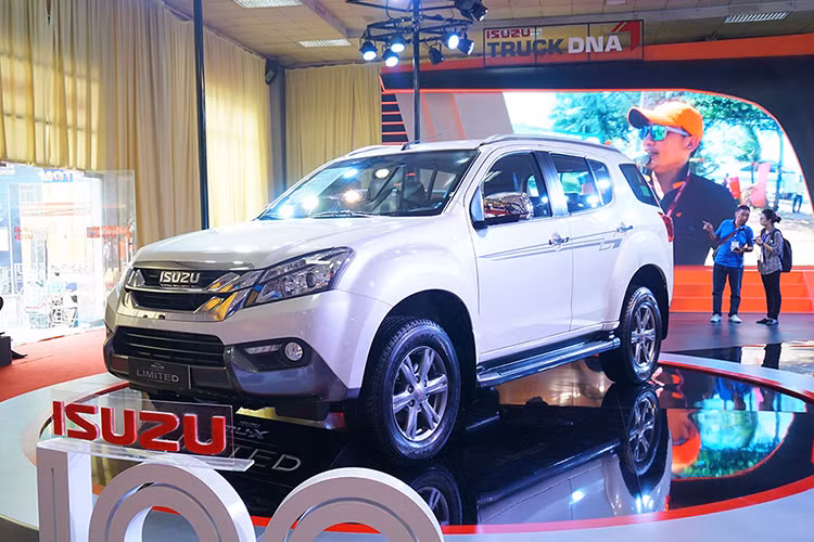 Luôn nằm trong danh sách ô tô ế ẩm chính là mu-X. Với doanh số 29 được bán trong tháng 8, mu-X tiếp tục đứng thứ 4 trong danh sách này. Đáng chú ý là mẫu xe này sở hữu thiết kế cũ, nhàm chán và tính cạnh tranh không cao trước các đối thủ trong phân khúc.