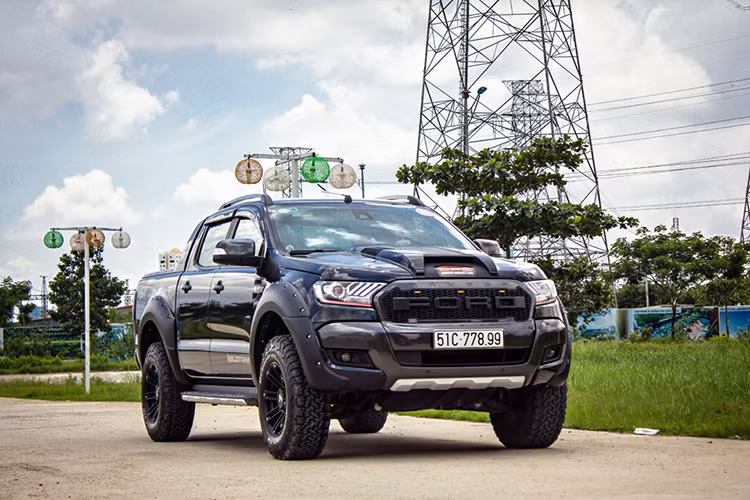  Ford Ranger 2016 xứng danh là vua bán tải tại thị trường Việt Nam với doanh số bán ra nhiều nhất trong thời gian qua. Tính đến thời điểm này, có thể nói chưa có một đối thủ xứng tầm nào ở phân khúc xe bán tải (pick-up) có thể hạ bệ được ngôi vuơng của nó.