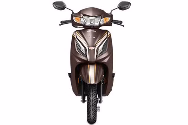 Để đảm bảo cho mẫu xe ga Honda Activa 6G 20th Anniversary Edition nổi bật hơn so với các đối thủ cùng phân khúc tại thị trường Ấn Độ, nhà sản xuất Honda đã thiết kế màu nâu đặc biệt cho xe. Diện mạo xe nổi bật hơn với lô-gô kỷ niệm 20 năm và lô-gô Activa màu vàng đặc biệt tăng độ sang chảnh.