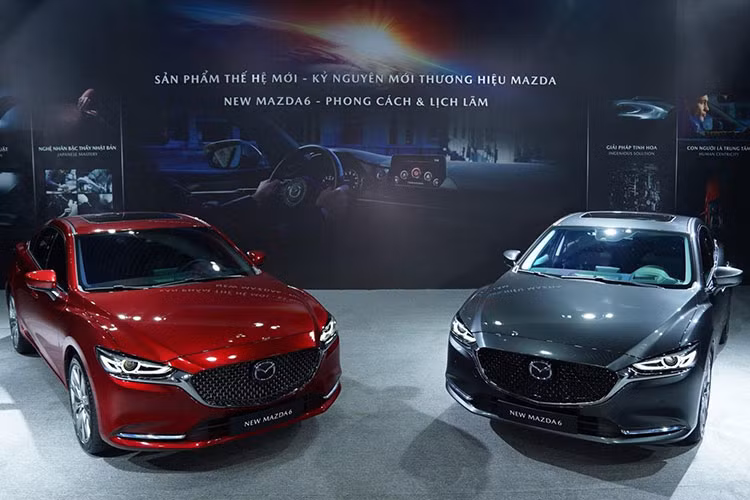 Cuối cùng, top xe “ế” gây bất ngờ có sự xuất hiện của Mazda6 với doanh số tháng 11 chỉ đạt 105 chiếc. Hiện tại Mazda6 2021 tại Việt Nam đang được bán với 3 phiên bản, giá từ 889 - 1,049 tỷ đồng. Các tháng qua, mẫu xe nay vẫn thường xuyên nhận ưu đãi giảm giá sâu 35-50 triệu đồng.