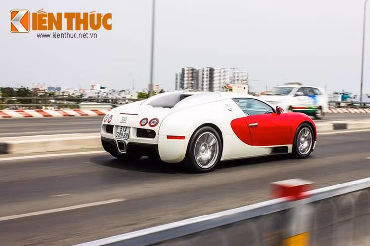 Những thông số ấn tượng của Bugatti Veyron là điều khiến không ít người nổi tiếng trên thế giới sẵn sàng bỏ ra số tiền lớn để sở hữu - chính vì vậy ngoài mức giá siêu đắt để sở hữu nó, ngay cả khi sở hữu và vận hành nó cũng là những khoản chi phí không hề nhỏ.