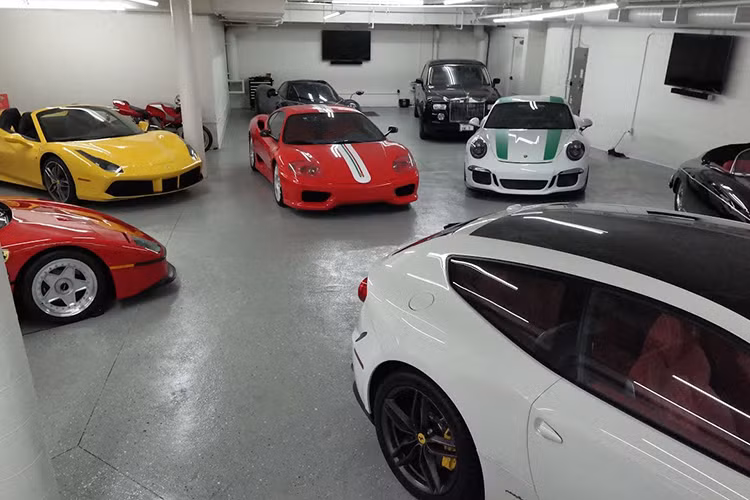 Bản thân ông Lee không hiểu vì sao mình bị hãng siêu xe đình đám Ferrari từ chối. Tuy nhiên, hãng Ferrari cũng đã từ chối bình luận về điều này, chỉ khẳng định ông Lee là một khách hàng đáng kính.