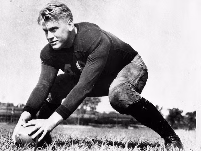 Cựu Tổng thống Gerald Ford từng tham gia vào đội bóng của Đại học Michigan năm 1933. (Ảnh: Thư viện Ford)