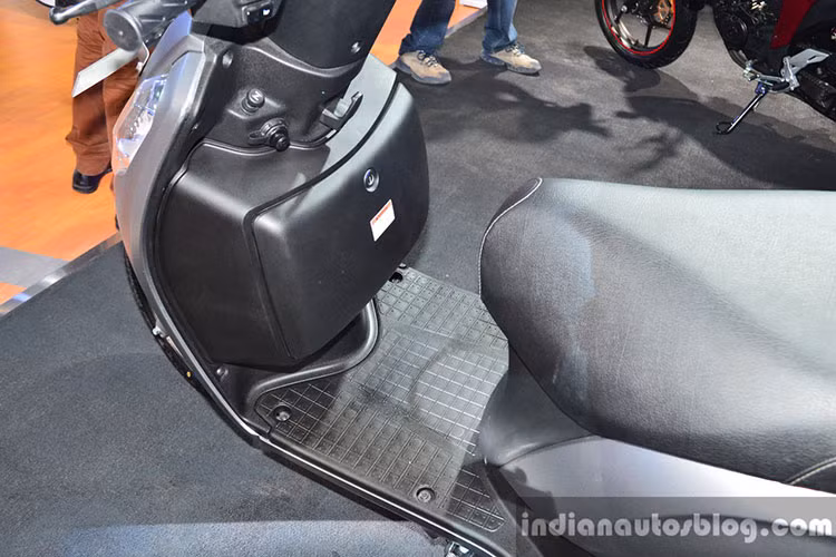 Chiếc scooter Access 125 mới nhà Suzuki sở hữu chiều dài, rộng, cao lần lượt là 1.870 x 650 x 1.160 mm, trục cơ sở 1.265 mm, khoảng sáng gầm xe 160 mm, chiều cao yên xe so với mặt đất 780 mm và trọng lượng 102 kg.