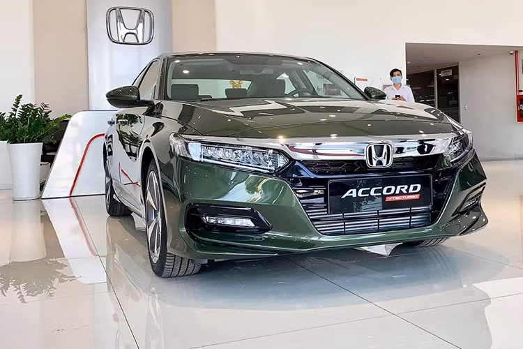 Mặc dù gánh vác nhiệm vụ mở rộng thị phần trong phân khúc Sedan hạng D nhưng Accord chưa một lần cho Honda mở mặt. Doanh số kể từ khi ra mắt rất lẹt đẹt. Tháng 7/2020, có tổng cộng 28 xe Honda Accord hoàn thành thủ tục lăn bánh. Tổng doanh số 7 tháng đầu năm của mẫu xe này chỉ đạt 142 xe. 