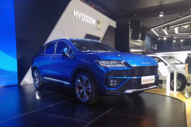 Dự kiến, Lamborghini Urus phiên bản "nhái" sẽ có giá dao động khoảng từ 100.000 - 150.000 Nhân dân tệ (tương đương 355 - 533 triệu đồng). Trong khi đó, Lamborghini Urus có giá khởi điểm lên đến 3,13 triệu Nhân dân tệ (tương đương 11,12 tỷ đồng) tại Trung Quốc.