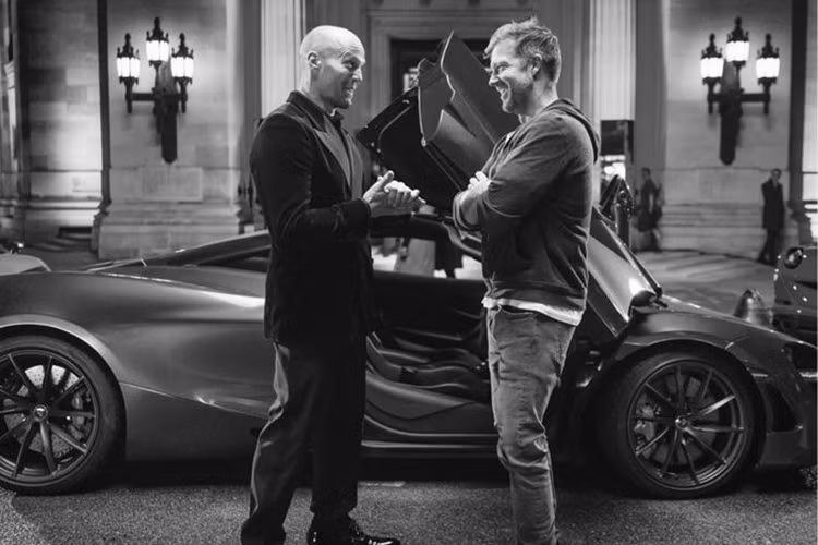 Bộ phim bom tấn ''Fast &amp; Furious 9: Hobbs &amp; Shaw'' vừa tung ra 2 trailer chính thức. Ở phần ngoại truyện này, đất diễn được nhường lại cho Dwayne Johnson và Jason Statham. Bên cạnh rất nhiều pha rượt đuổi, trận chiến mãn nhãn xen lẫn những tình huống hài hước, yếu tố không thể thiếu trong loạt phim này là những chiếc môtô và xế hộp khủng.