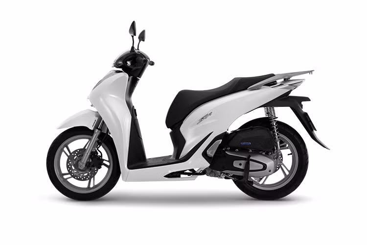 Bên cạnh những thay đổi về cách phối màu, tem xe trên phiên bản đặc biệt và thể thao cũng được làm mới, tạo điểm nhấn ấn tượng khi nhìn từ phía trước và hai bên. Cụm đèn trước được trang bị đồng bộ công nghệ LED hiện đại và cao cấp, kết hợp hài hoà cùng thiết kế phần đầu xe cân đối.
