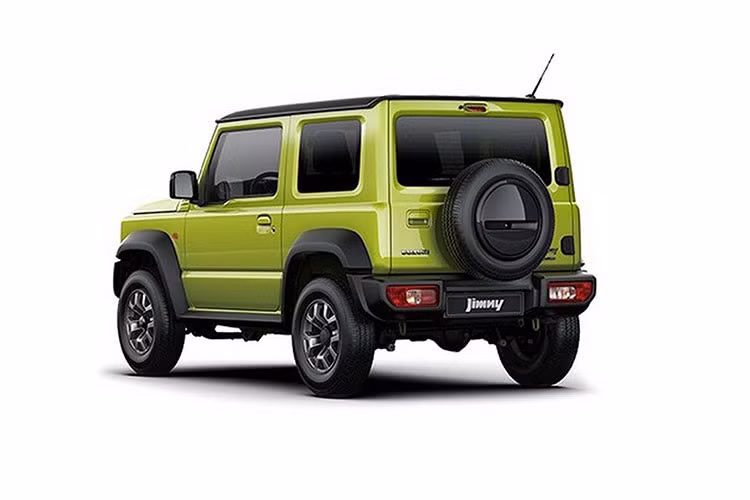 Cao cấp hơn là bản XL với điều hòa tự động, nút bấm khởi động máy, mở cửa không cần chìa khóa, vỏ gương ngoại thất gập chỉnh điện và cửa sổ màu khói. Trong khi đó, bản XC cao cấp nhất có 2 cảm biến hỗ trợ phanh, đèn pha LED, hệ thống rửa đèn, hệ thống kiểm soát hành trình, vỏ gương ngoại thất tích hợp đèn báo rẽ và vành hợp kim 16 inch.