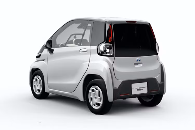Được thiết kế nhằm mang đến cho người dùng một loại phương tiện nhỏ gọn để di chuyễn quãng đường ngắn, mẫu xe Toyota BEV hai chỗ ngồi này sẽ nhắm đến đối tượng khách hàng ở tuổi trung niên trở lên.