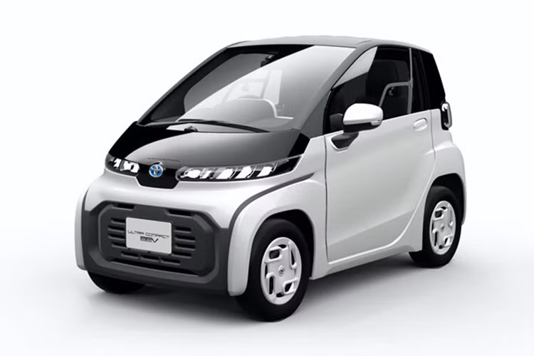 Toyota là thương hiệu có tham vọng lớn với kế hoạch điện hóa các phương tiện cá nhân. Một trong những mẫu xe ô tô điện mới nhất mà hãng xe Nhật Bản sắp ra mắt tại triển lãm Tokyo Motor Show 2019 chính là Toyota BEV chạy điện mới với kích thước siêu nhỏ, gọn gàng và chỉ có hai chỗ ngồi.