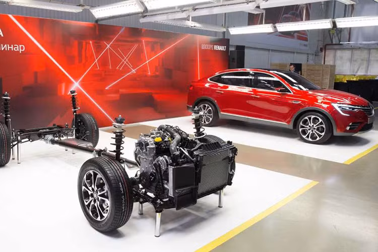 Tuy là xe giá rẻ nhưng Renault Arkana 2019 cũng không thiếu trang bị an toàn hiện đại. Cụ thể, xe được trang bị camera 360 độ và hệ thống phát hiện điểm mù cùng những kết nối hiện đại đến từ hãng xe Pháp Renault.