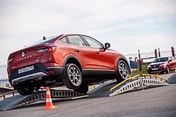 Theo kế hoạch, Arkana 2019 sẽ được lắp ráp tại nhà máy của Renault ở thủ đô Moscow, Nga. Hãng Renault khẳng định Arkana 2019 được thiết kế phù hợp với điều kiện đường sá và thời tiết tại nhiều khu vực khác nhau của Nga nhờ gầm cao cũng như hành trình hệ thống treo dài.