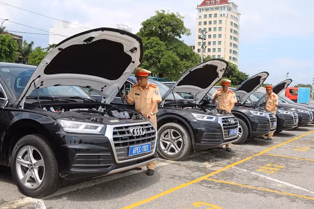 Được biết tại sự kiện lớn này, ủy ban Quốc gia APEC 2017 đã lựa chọn thương hiệu ôtô Audi làm đơn vị tài trợ xe chính thức của sự kiện. Dàn xe hạng sang Audi sẽ do Công ty TNHH Ô tô Á Châu nhập khẩu nguyên chiếc với 317 xe sang Audi các loại như; Audi A5, Q5, A4, A6...