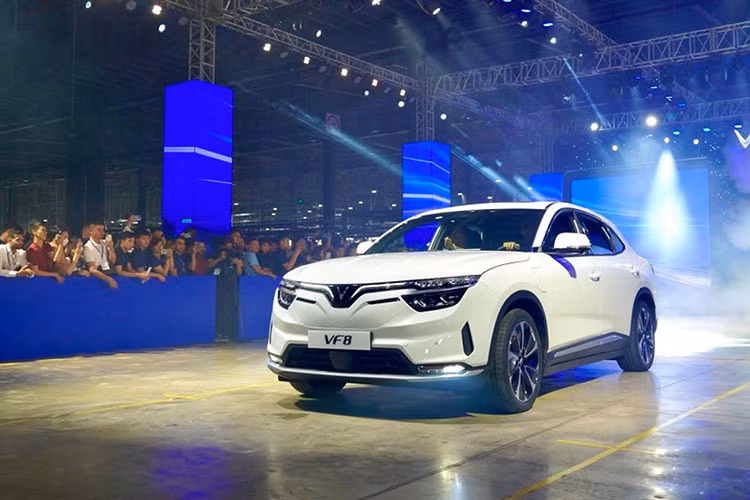Hon 1.200 xe VinFast ban ra trong thang 8, Lux A2.0 dan dau-Hinh-4