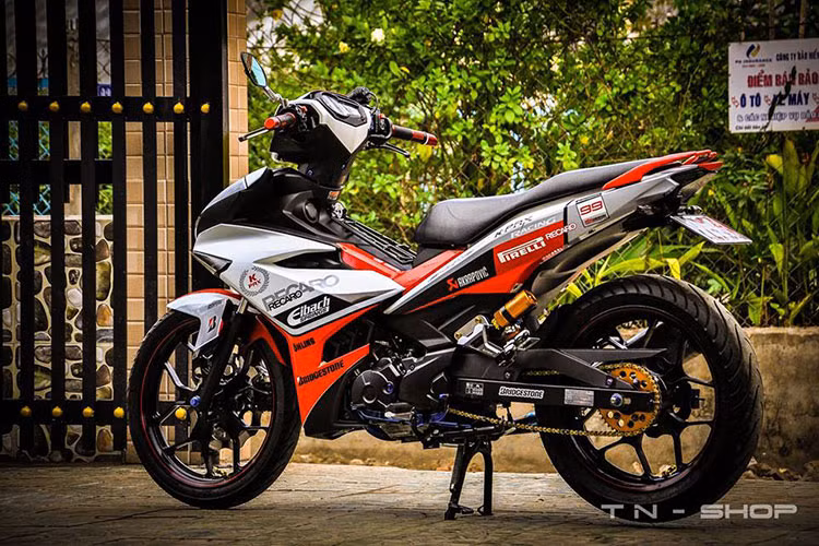 Với những gì mà TN's Racing Shop tại TP HCM đã độ lên, mẫu xe côn tay cỡ nhỏ Yamaha Exciter 150 tại Việt Nam đã thực sự lột xác hoàn toàn so với nguyên bản. Được biết, những phụ kiện và đồ chơi được trang bị trên chiếc xe này có mức giá lên đến hơn một trăm triệu đồng.