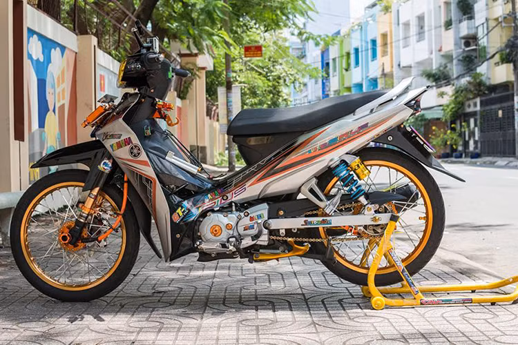 Ra mắt từ cuối thập niên 90 của Thế kỷ 20, mẫu xe máy Yamaha Sirius 110 được lắp ráp và phân phối ở Việt Nam. Dù không phổ biến như các dòng xe số phổ thông Honda khác nhưng Sirius vẫn khá phổ biến tại Việt Nam do kiểu dáng thể thao và động cơ mạnh mẽ, bền bỉ.
