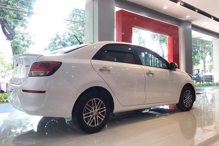 Theo nhiều chuyện gia nhận định, sự xuất hiện của Mitsubishi Attrage facelift (375 đến 460 triệu đồng) với ngoại hình mới và giá bán mới có lẽ là lý do khiến Soluto ra mắt phiên bản cao cấp AT Luxury này.