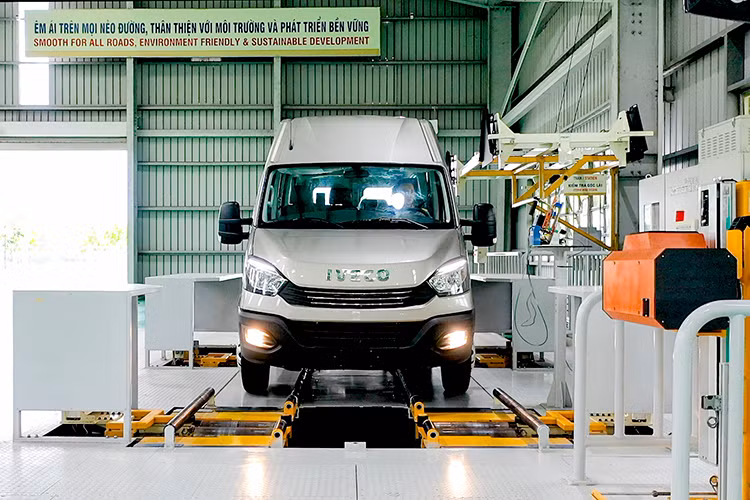 Hiện THACO đã đầu tư xây dựng mới và đưa vào hoạt động nhà máy Bus THACO từ tháng 12/2017, công suất thiết kế 20.000 xe/năm (bao gồm: 8.000 xe bus và 12.000 xe Mini bus), tổng vốn đầu tư 7.000 tỷ đồng với các dây chuyền sản xuất được đầu tư theo hướng tự động hóa một cách hợp lý và quản trị theo số hóa.