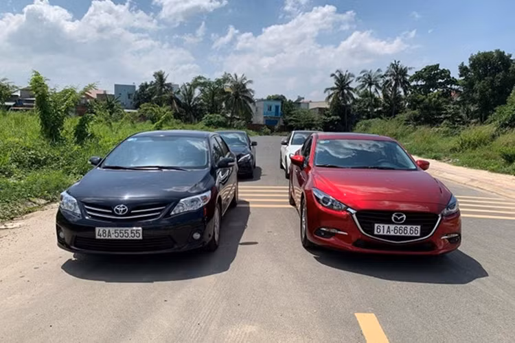 Tuy nhiên, giá trị chiếc Mazda3 biển lục quý 6 này vẫn chưa dừng lại ở mức giá gần 2 tỷ đồng. Chỉ sau một tuần, anh Tâm quyết định chuyển nhượng chiếc Mazda3 này cho đại gia cùng tỉnh với giá 2,666 tỷ đồng. Đây là mức giá cao kỷ lục đối với một chiếc Mazda3 tại Việt Nam.