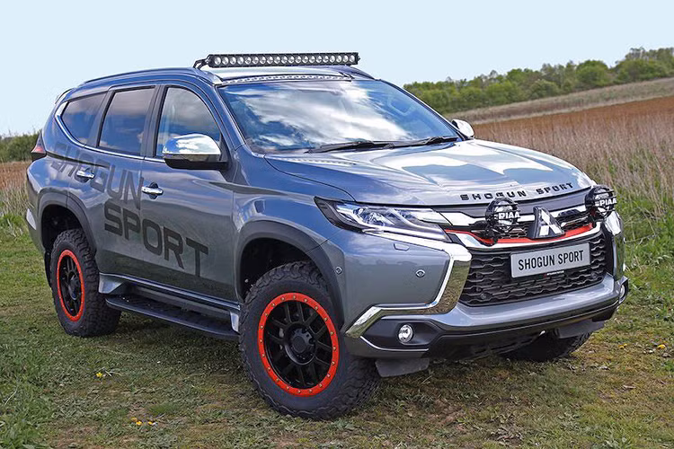 Nhận thấy nhu cầu ngày càng cao của người sử dụng về một mẫu xe SUV đa dụng, hãng xe Nhật Bản đã ra mắt chiếc xe ý tưởng Mitsubishi Shogun Sport SVP mới - phiên bản concept tại triển lãm xe thương mại ở Anh Quốc. Đây được xem là một bản độ sẵn của Pajero Sport/Shogun Sport.