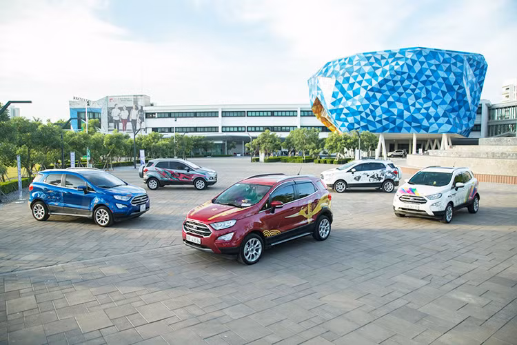 Sau hơn một tháng triển khai, cuộc thi thiết kế đề can cho xe ôtô Ford EcoSport mới - Paint Your “True Color” được Ford Việt Nam tổ chức cuối cùng đã có kết quả. Chương trình này đã thu hút tổng cộng 76 mẫu thiết kế dự thi. Sau khi cân nhắc và đắn đo, ban tổ chức đã chọn ra được 10 mẫu thiết kế ấn tượng nhất