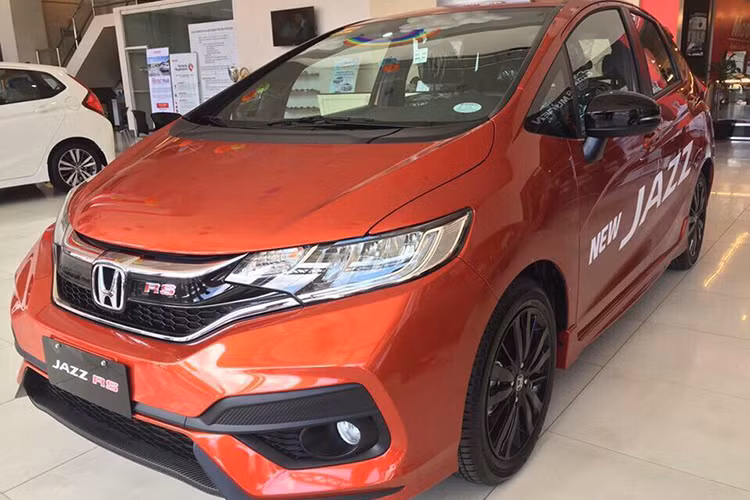 Honda Jazz được xem là một trong những sản phẩm ôtô chủ đạo của Honda vào đầu năm 2018. Mẫu xe này từng được giới thiệu vào năm 2001 tại các thị trường Thế giới bao gồm Nhật Bản, Mỹ, Thái Lan, Trung Quốc…với doanh số toàn cầu đạt hơn 6 triệu xe tính đến hết tháng 5/2017. 