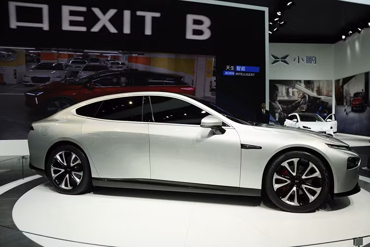 Theo ông ty khởi nghiệp Xpeng Motors Trung Quốc này cho rằng, P7 được trang bị hai mô-tơ điện, một trên mỗi trục, cung cấp hệ dẫn động 4 bánh AWD và cho phép xe chạm mốc 100 km/h trong chỉ 4 giây.