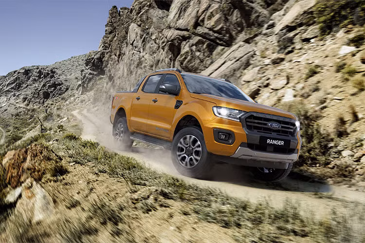 Trước mắt, Ford mới công bố giá bán cho 4 phiên bản. Cụ thể giá xe Ford Ranger Wildtrak 2.0L Bi-Turbo 4x4 10AT là 918 triệu đồng; Ranger Wildtrak 2.0L Single Turbo 4x2 10AT giá 853 triệu đồng; Ranger XLS 2.2L 4x2 6AT giá 650 triệu đồng; Ranger XLS 2.2L 4x2 6MT giá 630 triệu đồng. Hai phiên bản XLT và XL sẽ được công bố giá sau.