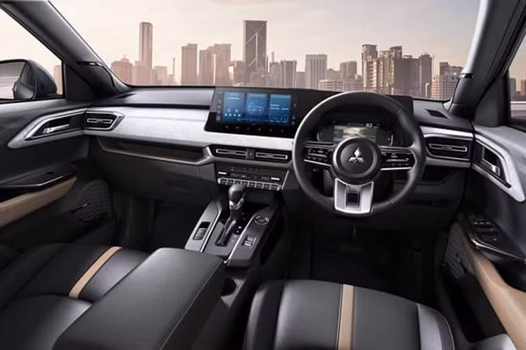 Bên trong khoang cabin, Mitsubishi tiếp tục trang bị hệ thống hỗ trợ lái xe tiên tiến (ADAS), dàn âm thanh cao cấp Yamaha cùng nhiều chế độ lái khác nhau, giúp tối ưu hóa khả năng vận hành trên nhiều địa hình.