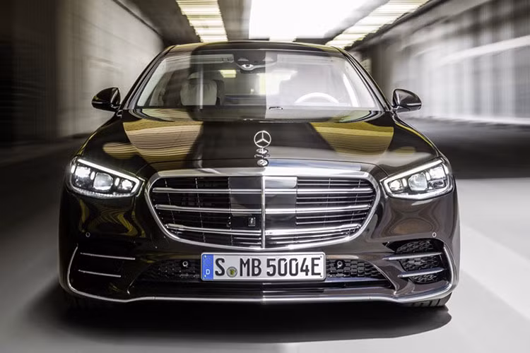 Hon 9.000 xe sang Mercedes-Benz S-Class trieu hoi vi loi dong co